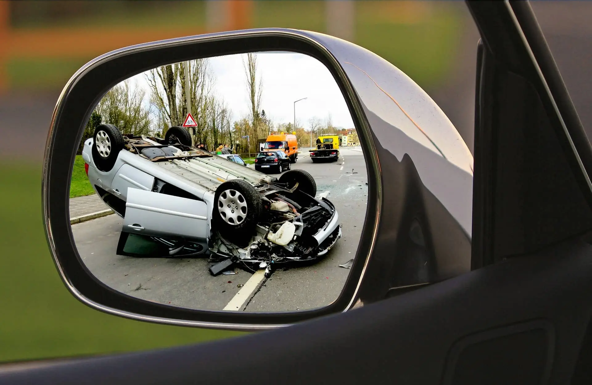 car-accident-mirror-crash Bicycle hit by a car